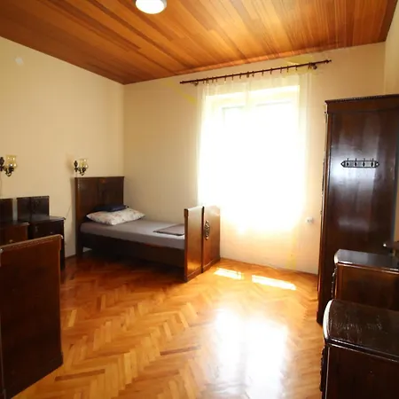 Villa Center1 *