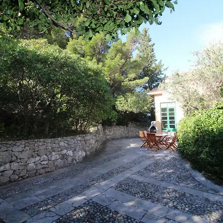 Villa Center1 *