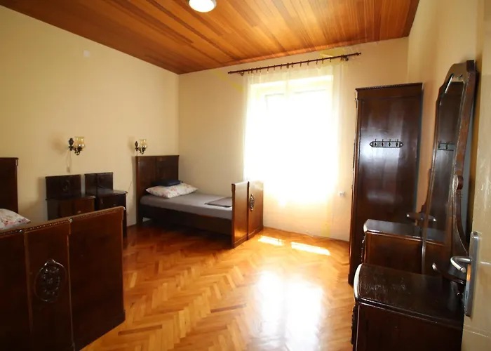 Villa Center1 *