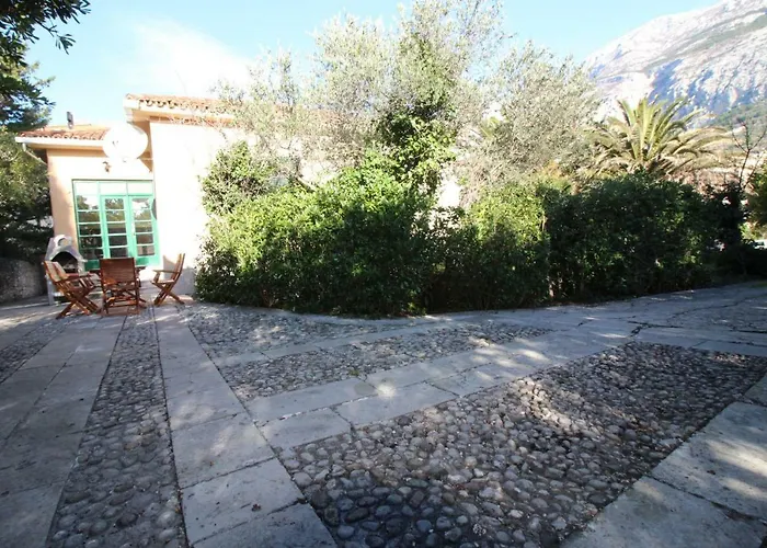 Center1 * Makarska
