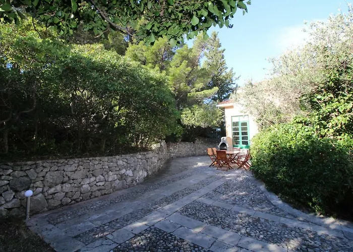 Villa Center1 *