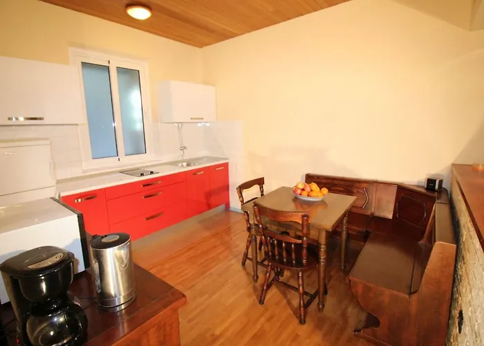 Villa Center1 *